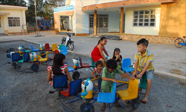 Trẻ em vui chơi tại đảo Thạnh An