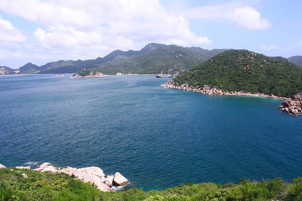 Trải nghiệm chạy xe máy quanh các cung đường đảo Bình Ba