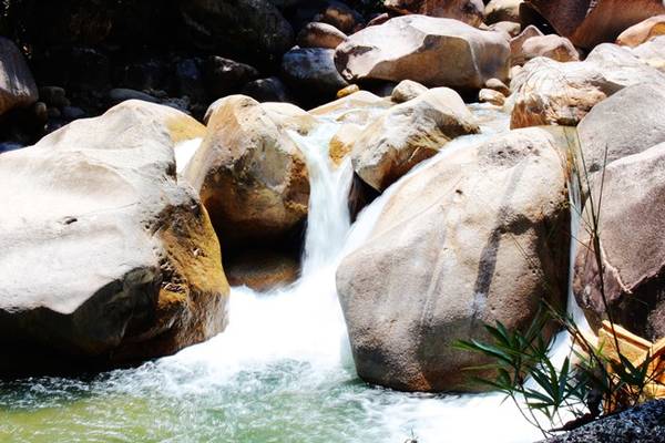 Cảnh sắc mộng mơ của Thác Suối Nguồn Hòn Bà Nha Trang