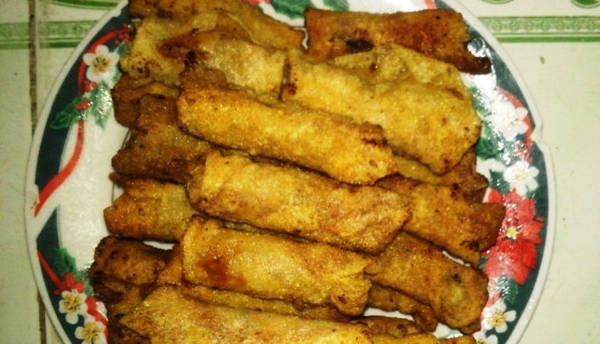 Ram lạch - món quà vặt khoái khẩu của trẻ em vùng biển - Ảnh: T.LY