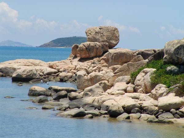 Thắng cảnh Hòn Chồng địa điểm du lịch Nha Trang nổi tiếng