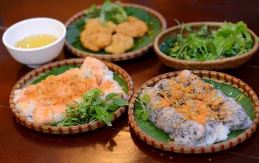 Bánh cuốn chả mực - sự kết hợp hoàn hảo giữa bánh cuốn thuần túy và chả mực Hạ Long ngon nổi tiếng. (Ảnh: Internet)