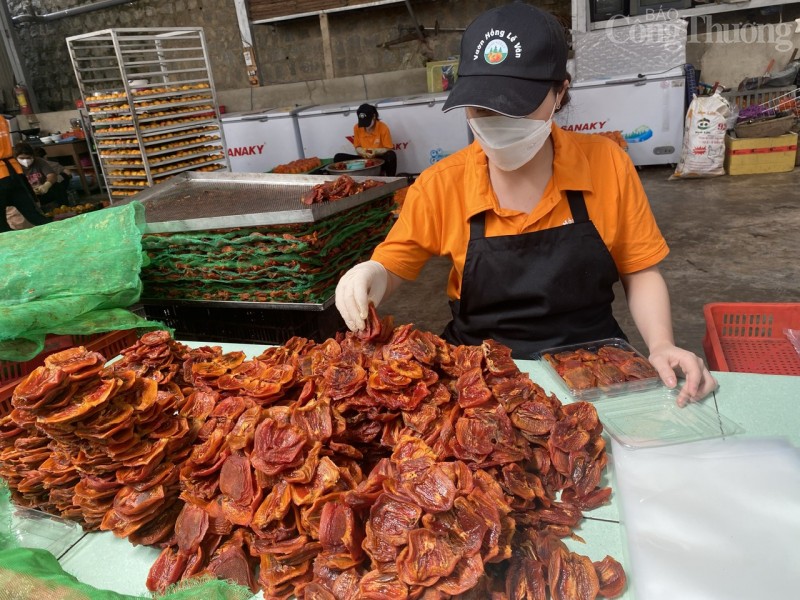Hồng treo gió. Ảnh: Báo Công thương