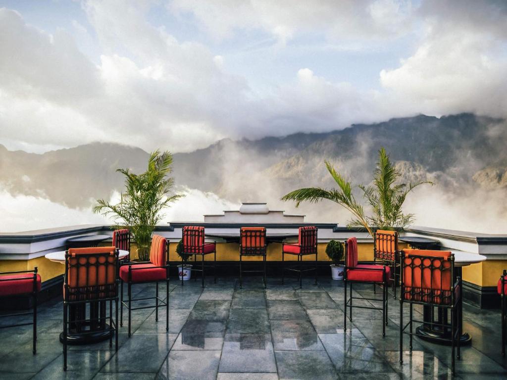 Góc ban công ngắm mây tuyệt đẹp tại Hotel de la Coupole