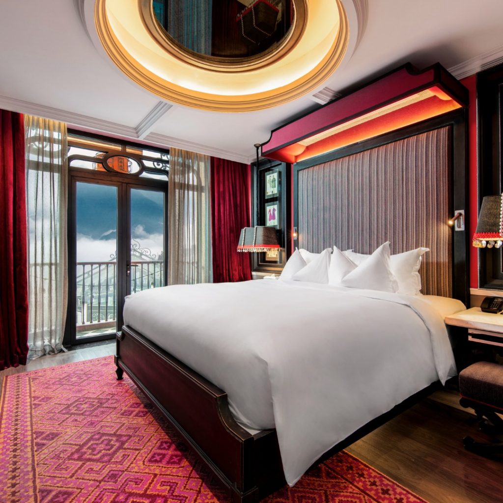 Phòng nghỉ hướng núi tại khách sạn Hôtel de la Coupole – MGallery Sapa