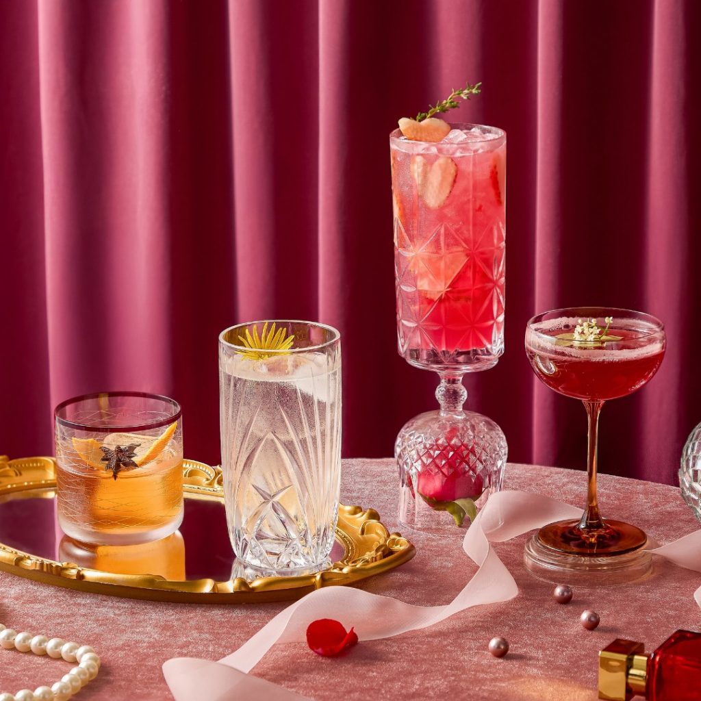Ly cocktail Valentine tại Absinthe Bar Hôtel de la Coupole – MGallery Sapa