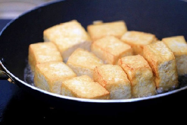 Đậu hủ chiên giòn cho hủ tiếu chay