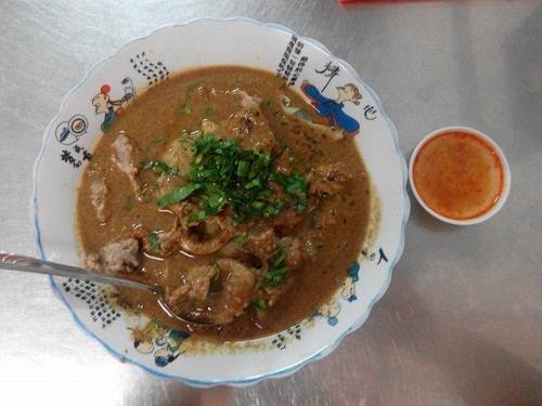Hủ tiếu sa tế nai cay xé lưỡi ở Sài Gòn