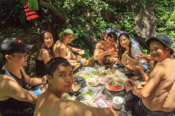 Nạp năng lượng cho chuyến đi Khe Lạnh Huế