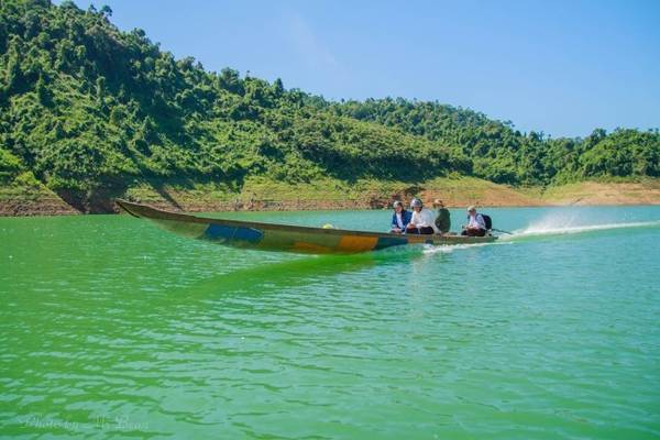 Lòng hồ thủy điện Bình Điền dẫn vào Khe Lạnh Huế