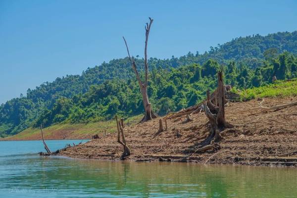 Đi thuyền vào Khe Lạnh Huế