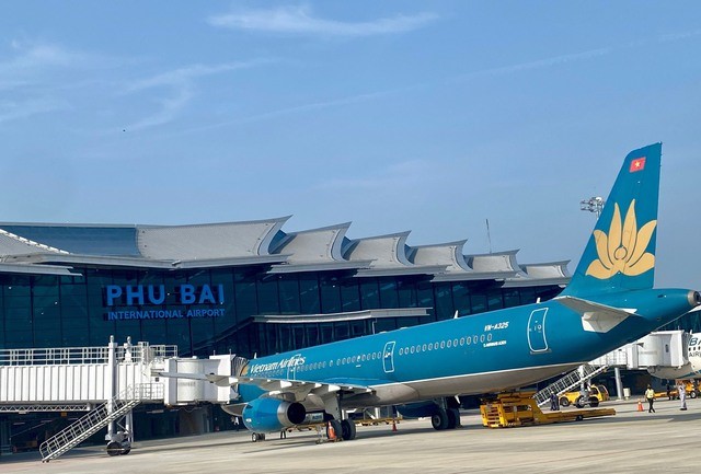 Hỗ trợ đổi vé máy bay đi Huế do ngập lụt