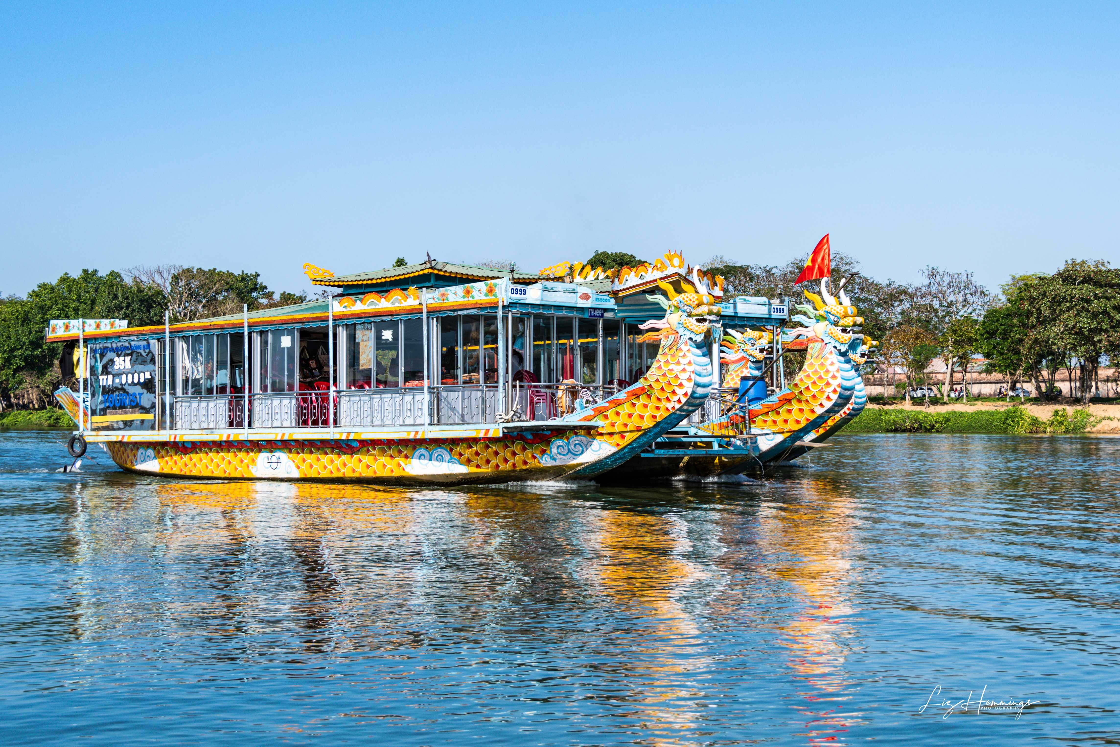 Thuyền Rồng trên sông Hương