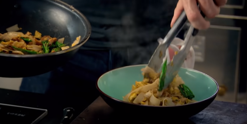 huong-dan-cach-nau-mon-banh-da-xao-thit-ga-cuc-de-lam-ivivu-2