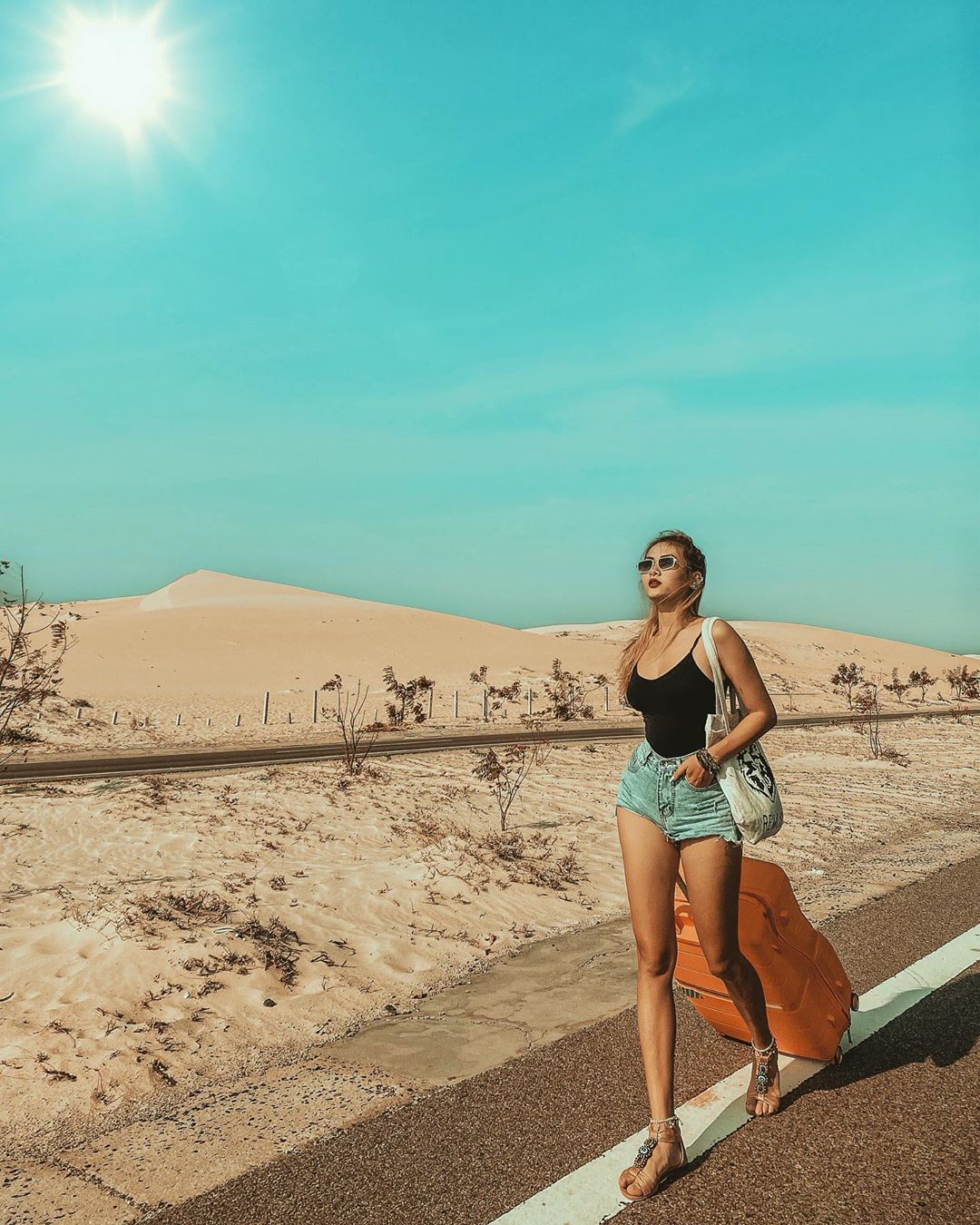 Đồi cát ven cung đường Bàu Trắng