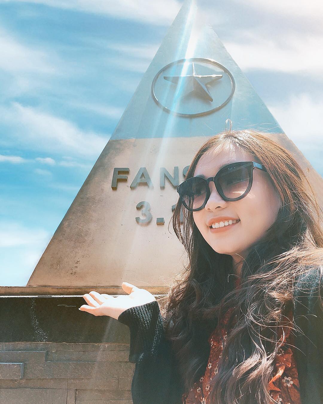 Cột mốc đỉnh Fansipan trên đường đến đỉnh Fansipan