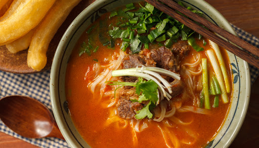 Mỳ bò sốt vang hoàn chỉnh sẵn sàng thưởng thức