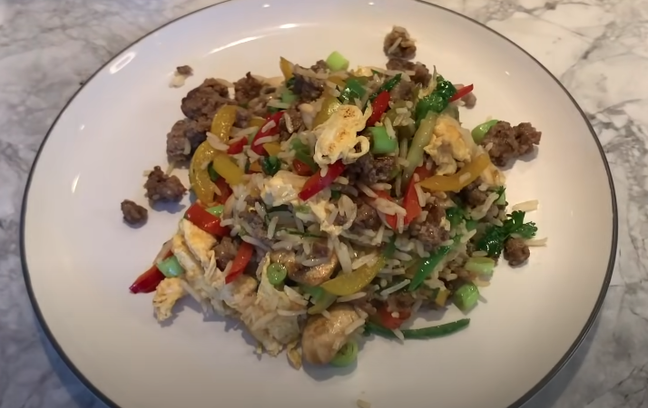 huong-dan-nau-mon-com-rang-thit-bo-don-gian-tu-vua-dau-bep-Gordon-Ramsay-ivivu-22