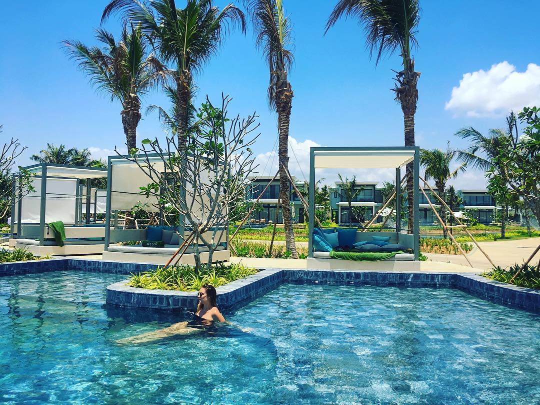 Hồ bơi vô cực tại khu nghỉ dưỡng Melia Hồ Tràm
