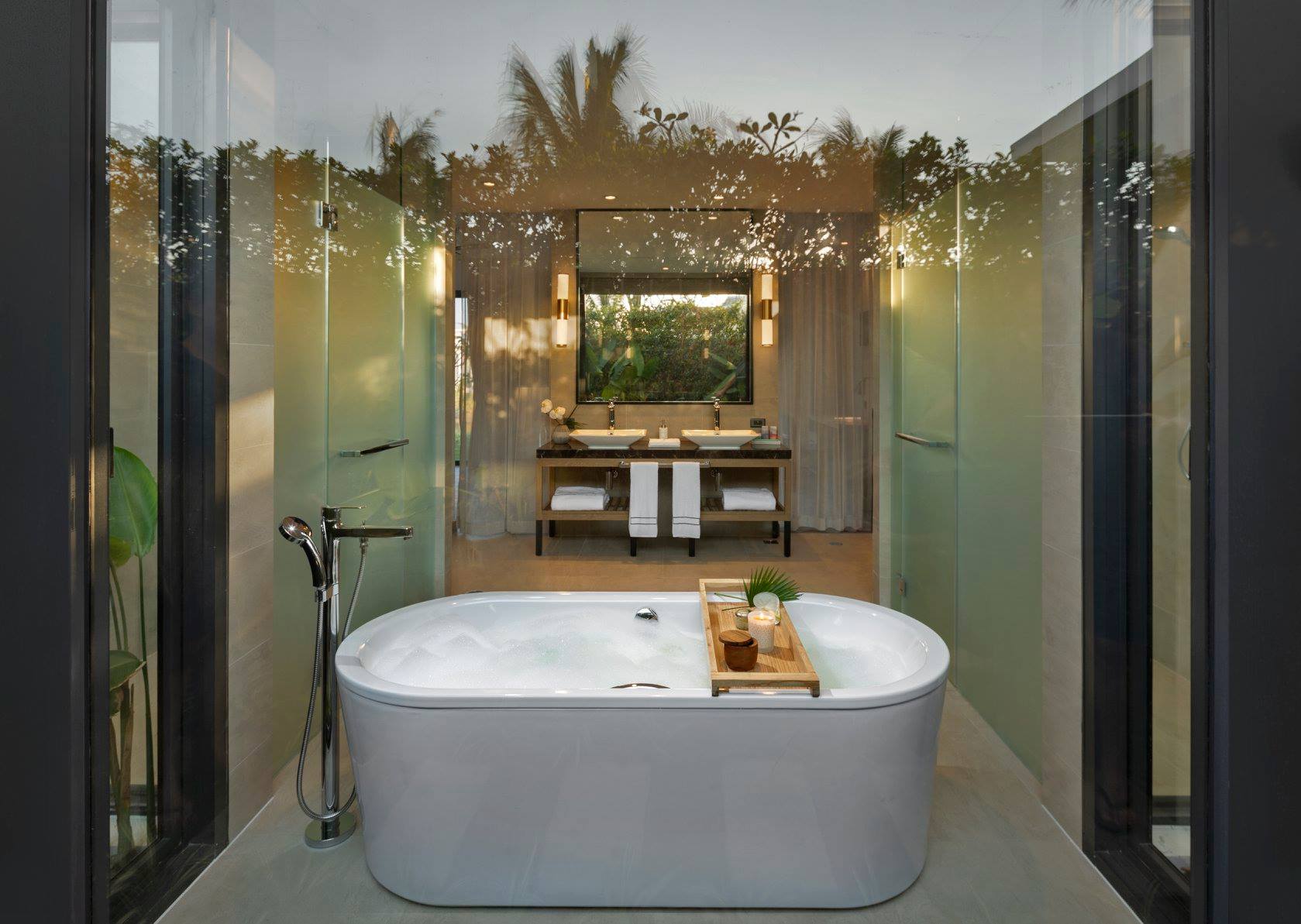 Không gian xanh mát của khu nghỉ dưỡng Melia Hồ Tràm