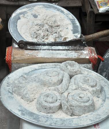 Những mâm chè lam hấp dẫn mời gọi du khách.