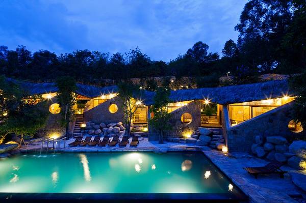 Hồ bơi khoáng nóng thiên nhiên tại suối khoáng nóng I-Resort