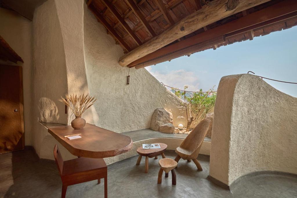 Ban công ngắm biển tại Ibala Hotel & Spa Nha Trang