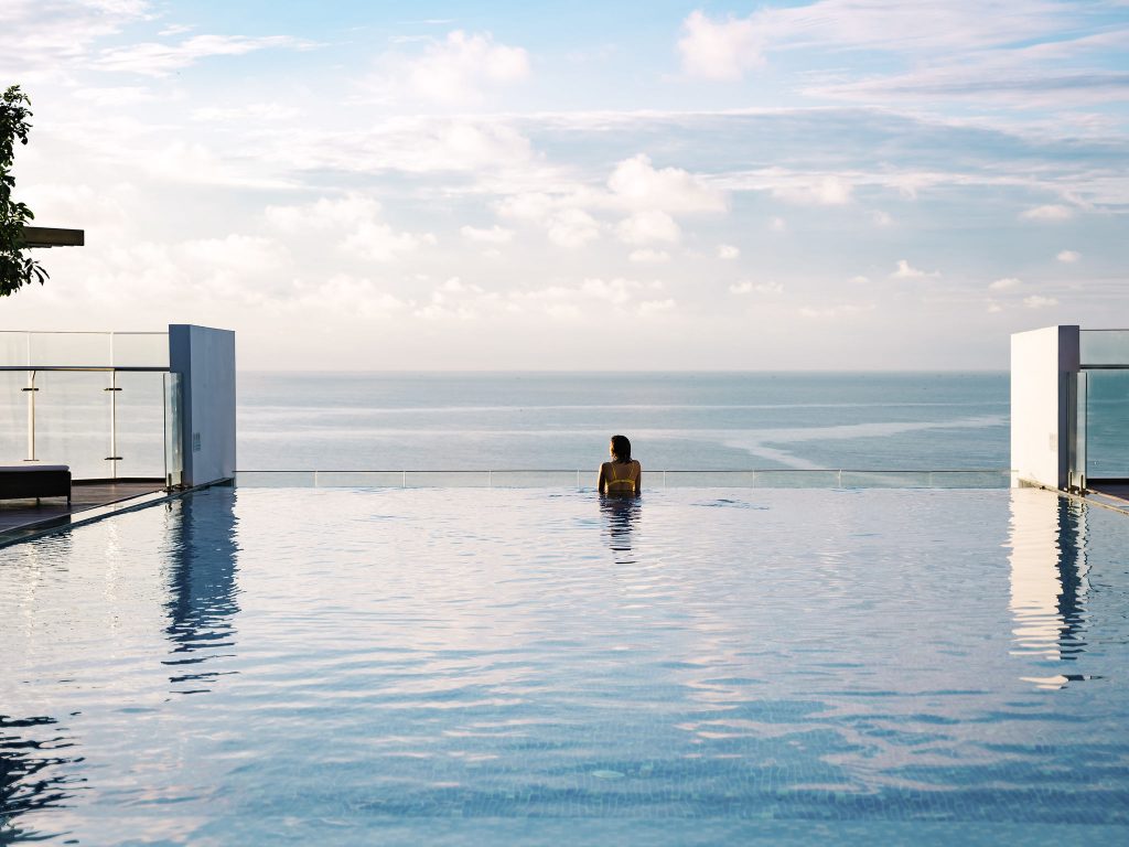Hồ bơi vô cực tầng thượng tại ibis Styles Vũng Tàu