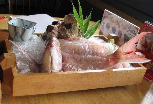 Nghệ thuật trình bày món ăn sống Ikizukuri độc đáo tại Nhật Bản