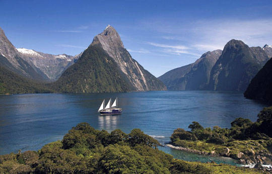 images672219_redsvn_halong_lonely_planet_07 images672219_Redsvn_Halong_Lonely_Planet_07