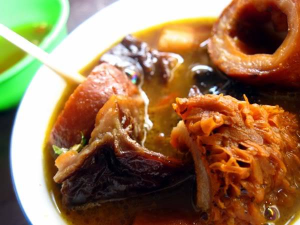 Phá lấu - món ăn Việt Nam chế biến từ nội tạng bò