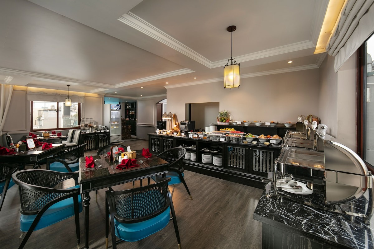 View phố cổ từ Khách sạn Imperial Hà Nội