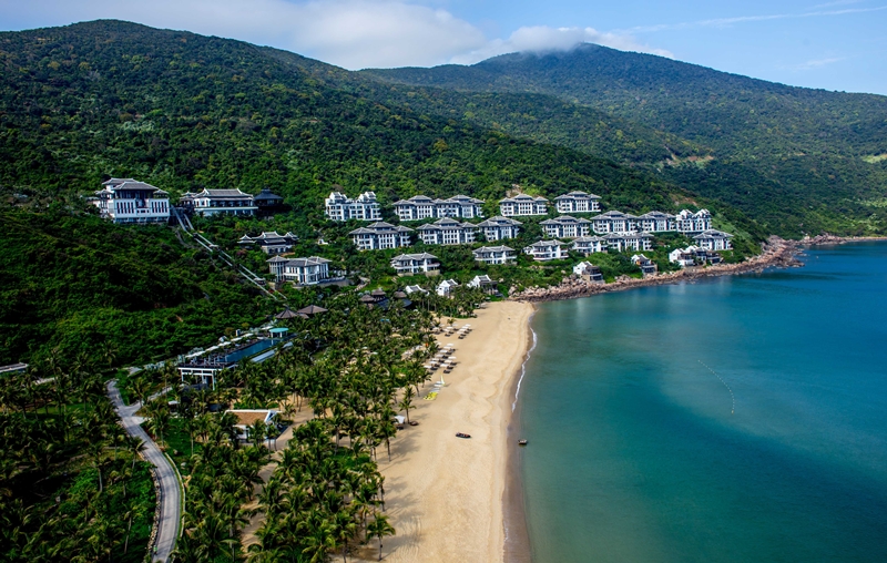 Toàn cảnh InterContinental Đà Nẵng bên bãi Bắc