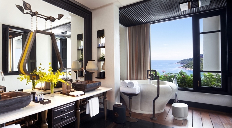 Phòng tắm view biển InterContinental Đà Nẵng