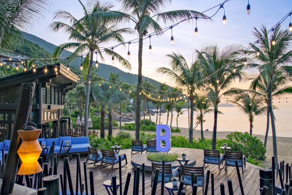 The L_O_N_G Bar tại InterContinental Đà Nẵng Sun Peninsula