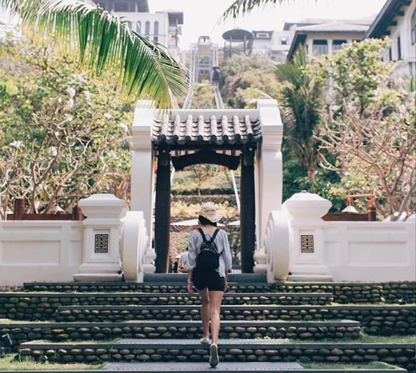 Phòng tắm view biển tại InterContinental Danang Resort