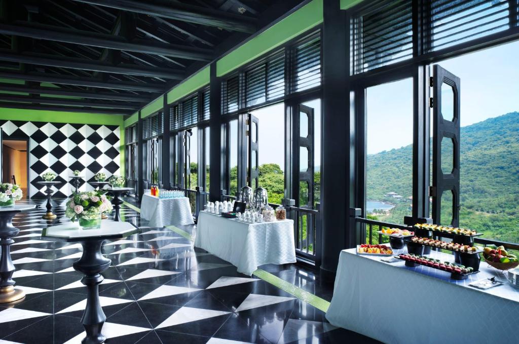 intercontinental-danang-sun-peninsula-resort-ivivu14