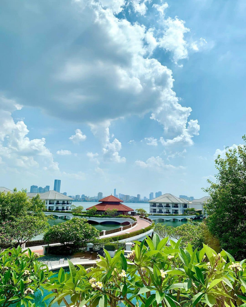 Penfolds lounge InterContinental Hà Nội Westlake