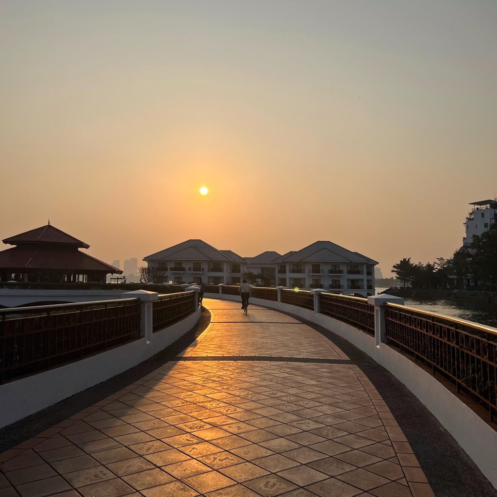 Sunset bar InterContinental Hà Nội Westlake
