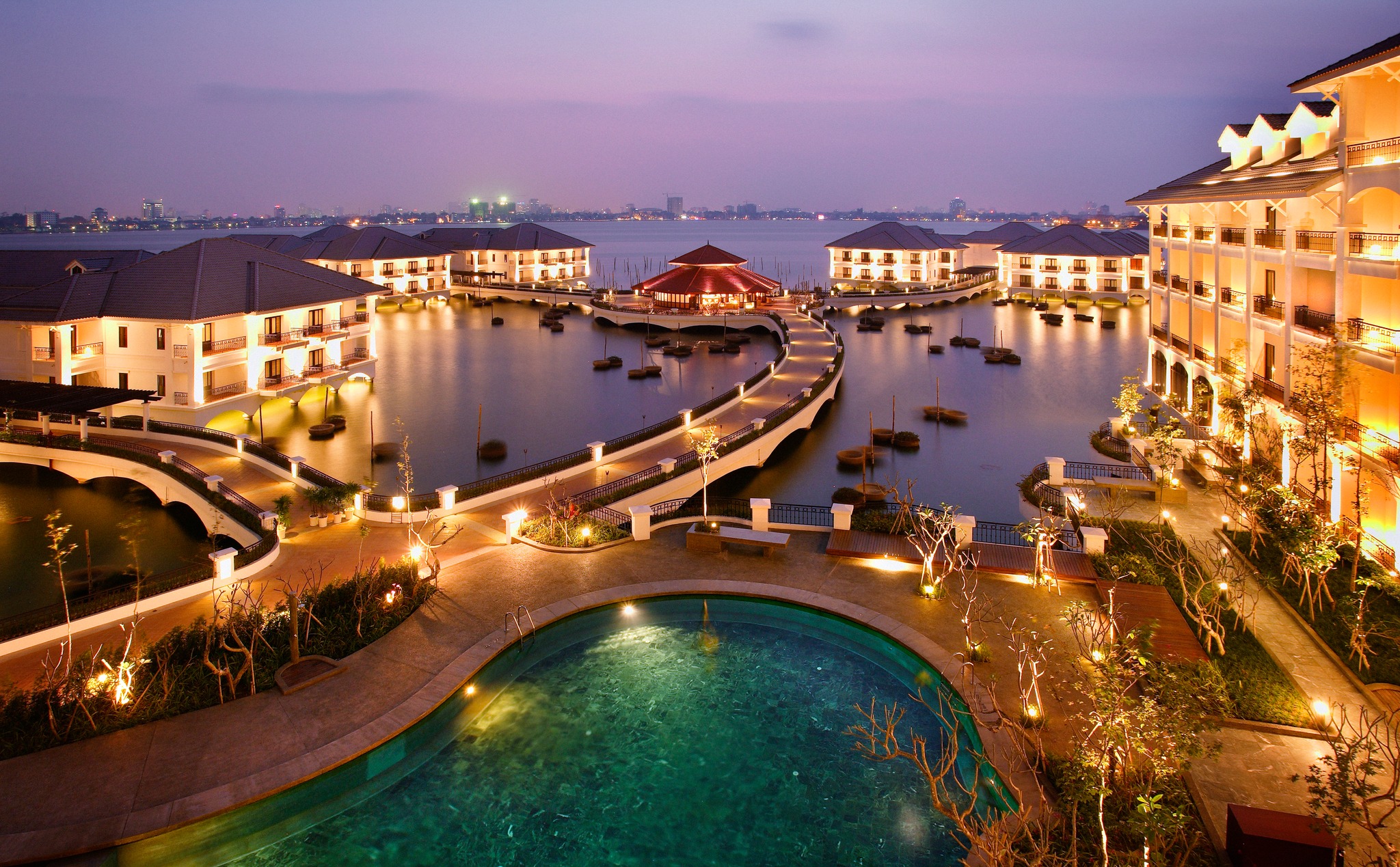 InterContinental Hà Nội Westlake – Khách sạn sang trọng nằm bên hồ Tây thơ mộng