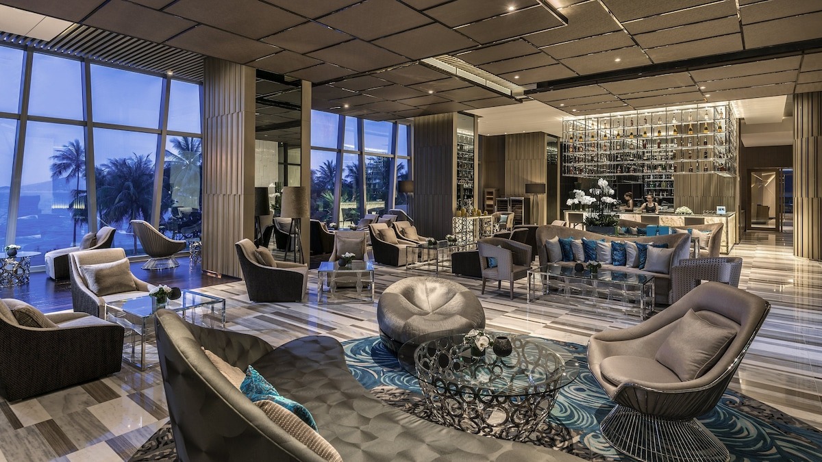 Aqualine Bar và hồ bơi Intercontinental Nha Trang