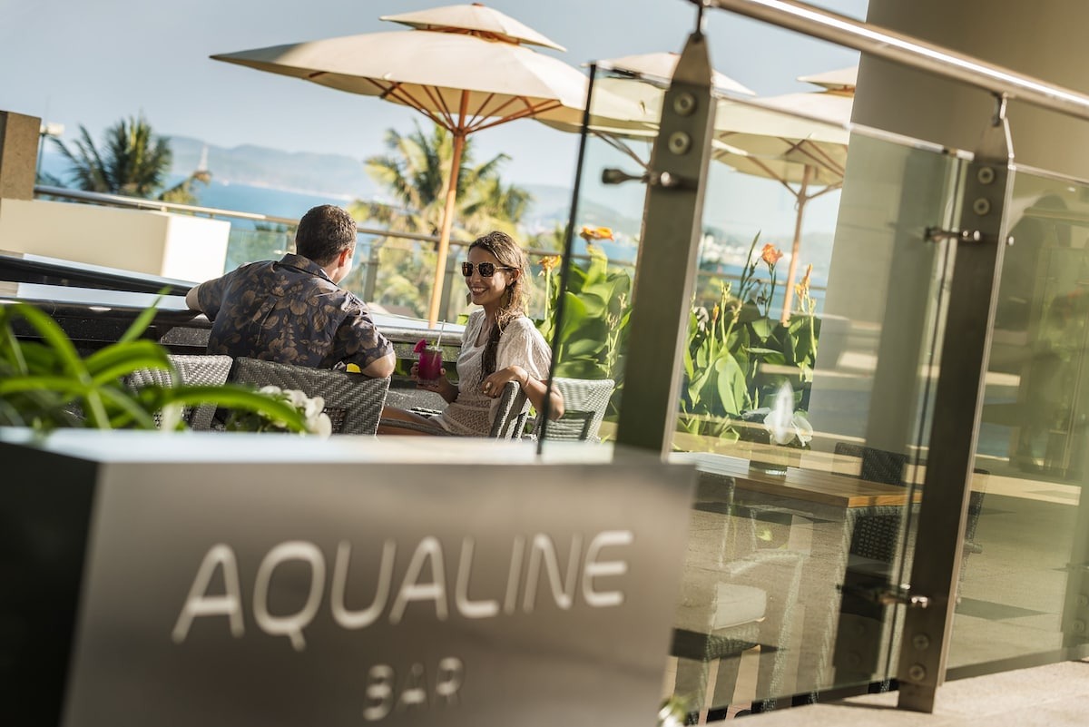 Hồ bơi ngoài trời khách sạn Intercontinental Nha Trang