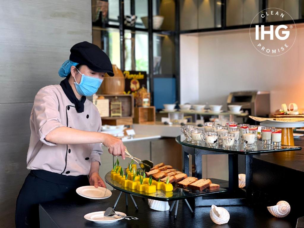 Khu vực thưởng thức ẩm thực tại InterContinental Nha Trang Khu vực thưởng thức ẩm thực tại InterContinental Nha Trang