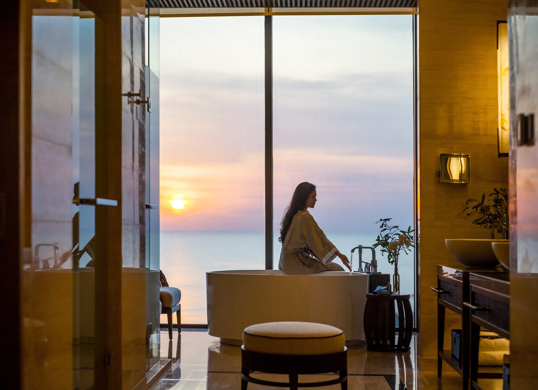 Bồn tắm với view đại dương tại InterContinental Phú Quốc Long Beach