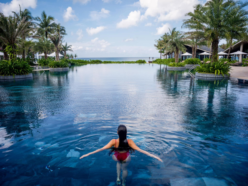 Hồ bơi resort Phú Quốc cao cấp InterContinental