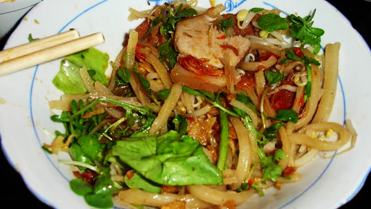 ivivu-cao-lau-hoi-an