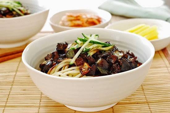 Du lịch Hàn Quốc - Món Jajangmyeon – Mì tương đen