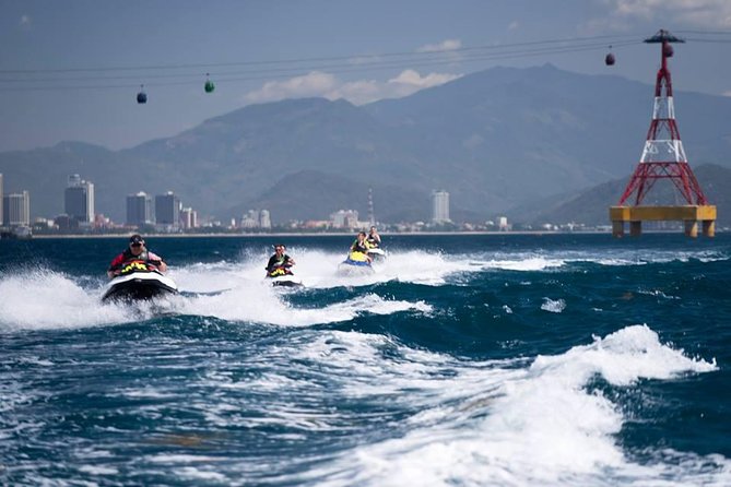 Jet ski vui chơi dưới nước Nha Trang