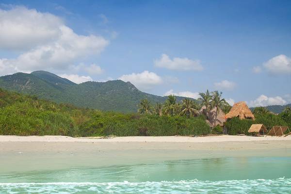 Biển xanh cát trắng. Ảnh: Jungle Beach