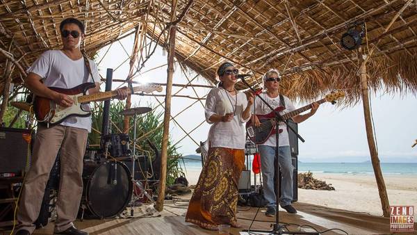 Âm nhạc ở Jungle Beach lúc nào cũng rộn ràng. Ảnh: Zeno